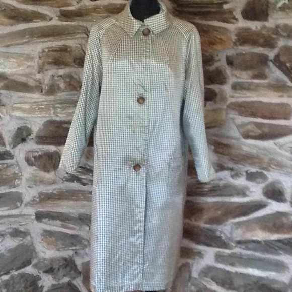 A Rainy Day Coat - Picture 3 of 7